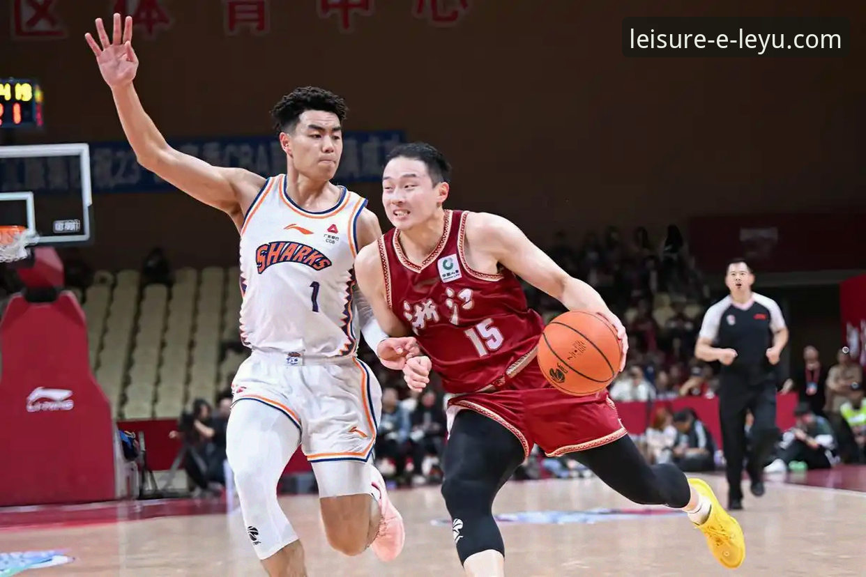 上海男篮十二连胜强势领跑：一场流畅的团队进攻深度评测